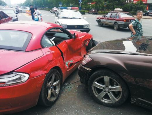 [중국통신] ‘BMW vs 벤츠’ 치고 받고 싸움 승자는?