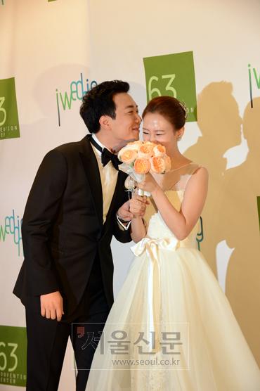 [포토] 장윤정-도경완 커플 “저희 행복하게 잘 살게요”