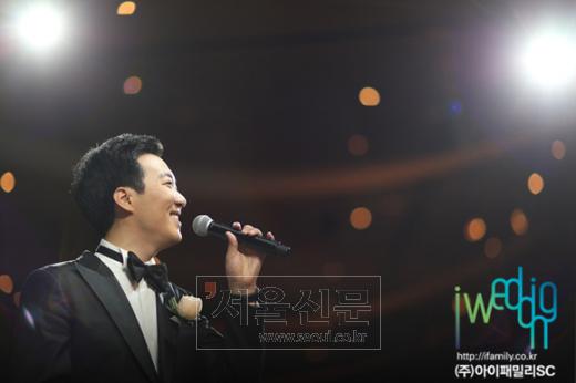 [포토] 도경완 “장윤정 위한 축가는 이렇게”