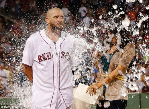 [동영상 보기] 美판 ‘정인영 물벼락’..MLB 미녀 리포터 봉변