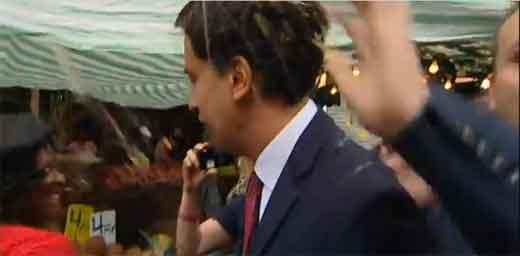 英노동당 총수, 노숙자에게 달걀로 뒤통수 ‘퍽’