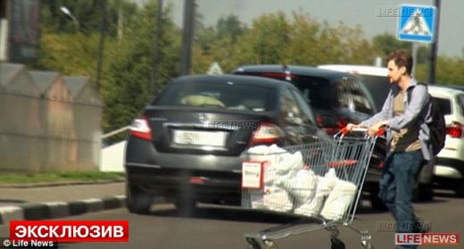 한가로이 쇼핑중인 전 CIA 요원 스노든?…진위 논란