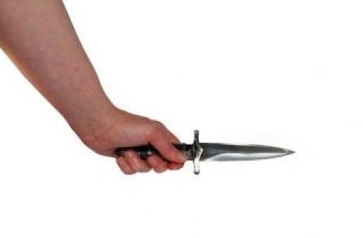 조폭 뺨치는 13세 소년…”조각내 먹겠다”고 여학생 칼로 위협