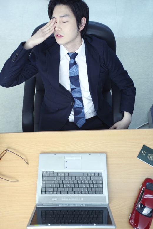 나도 모르게 떨리는 눈꺼풀, 그 이유는?