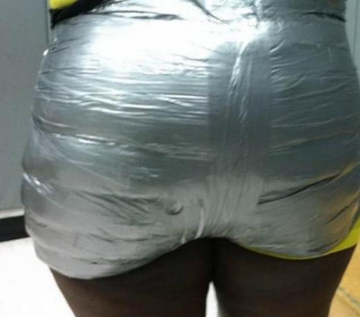 입국심사 걸린 30대女,거들 안 ‘초대형기저귀’ 속에…