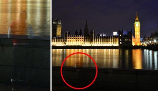 런던 국회의사당 앞에서 촬영된 ‘현대인 유령?’