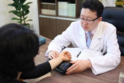 항암치료 폐암 환자, 항암제·표적치료제 부작용 있을 땐?
