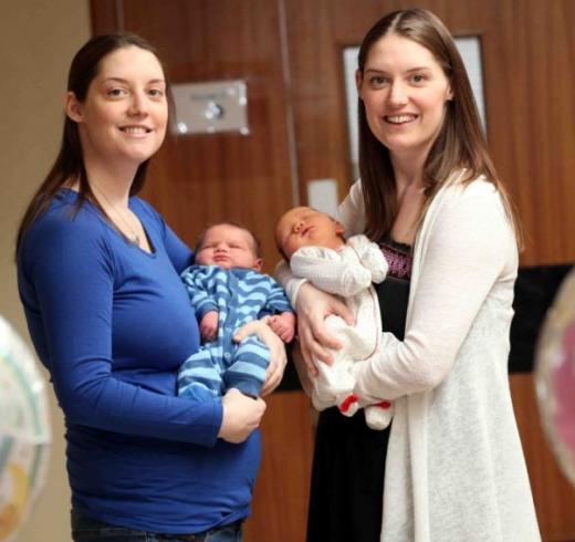 대학·직장·출산 시기도 일치…놀라운 쌍둥이 자매 사연