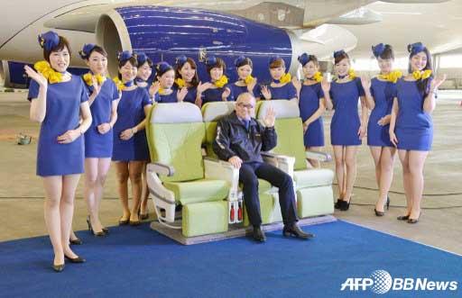 “성희롱 유발 가능” 日 초미니 승무원 유니폼 논란