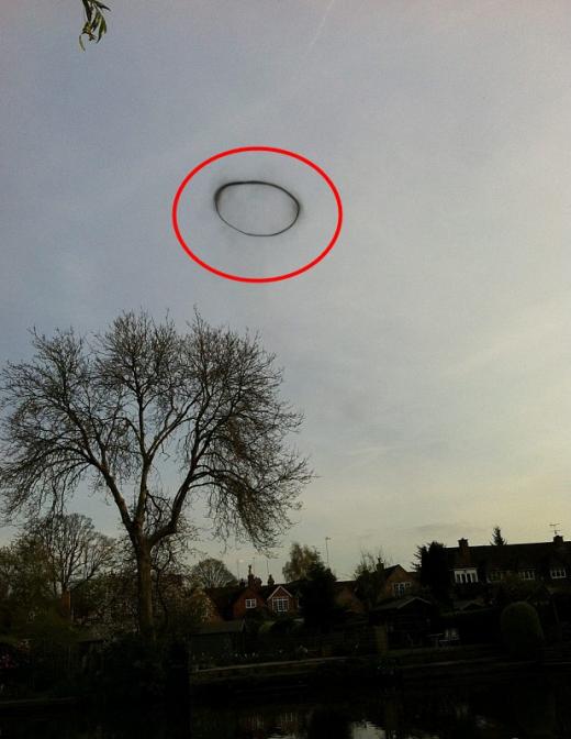 UFO? 대재앙 징조? 정체불명 ‘블랙 링’ 포착