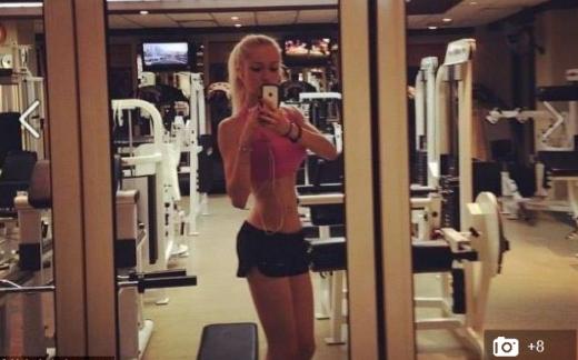 살아있는 바비인형 女모델, 사생활 들여다보니…