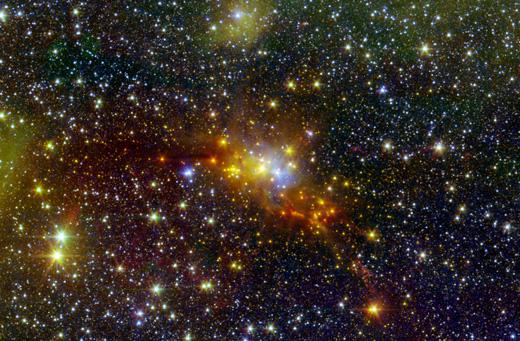 뱀자리 인근서 새로 태어난 ‘노란 별무리’ 포착 (NASA)