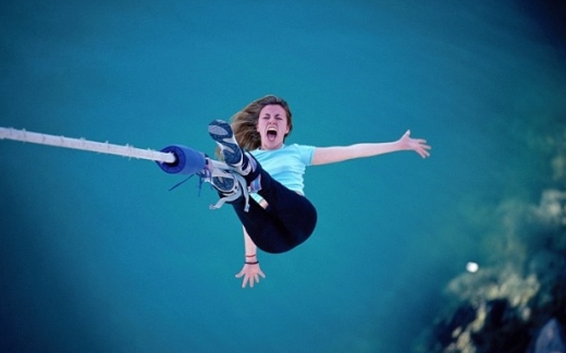 휴일 직장상사 전화, 번지점프보다 공포심↑