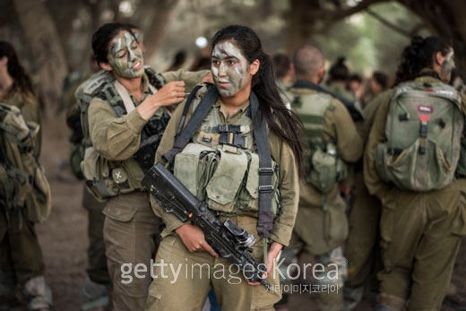 이스라엘 여군 전투부대 ‘카라칼’ 훈련 보니…