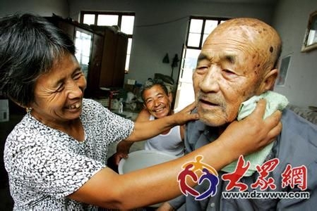 남편 사별 뒤 시아버지 모시고 재혼한 女에 감동