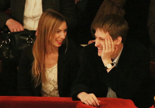 에드워드 스노든·여자친구 ‘볼쇼이 데이트’ 포착