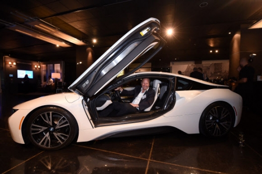 BMW i8 하이브리드 스포츠카 ” 하이브리드카의 진화다”