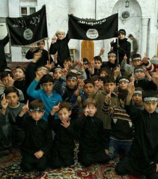21세기에 재현된 나치? IS 청소년 테러학교 충격 실상