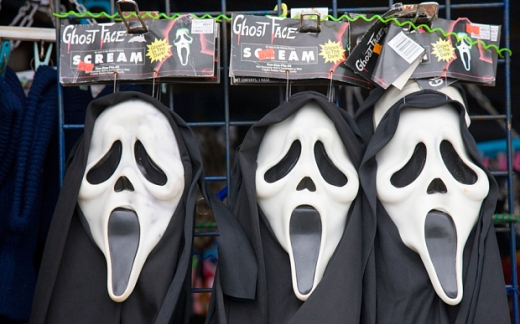 공포영화가 현실로…‘스크림 가면’ 쓰고 女성폭행