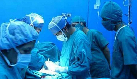 아기만한 섹스토이가 항문에... 수술받은 남자