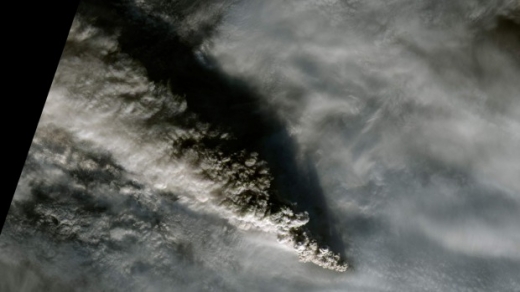 우주에서 본 알래스카 ‘파블로프 화산 폭발’ 포착