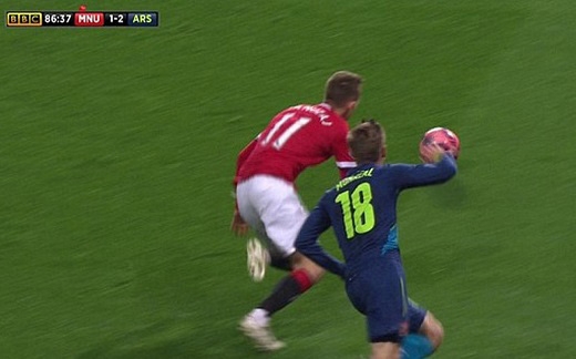 英 언론 거센 비판 “야누자이, 골보다 다이빙으로 받은 카드가 많다”