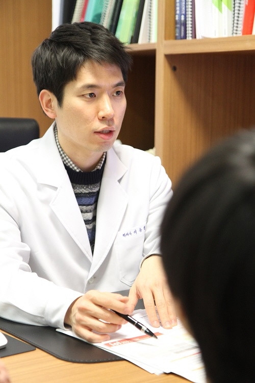 학교 가기 싫다는 틱장애 아이, 원인과 치료법은?