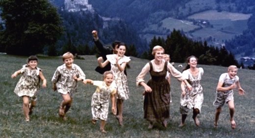 ‘사운드 오브 뮤직’ 7남매 옷 8억원에 경매 나와