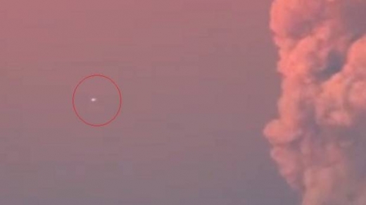 반세기만에 폭발 칠레 화산서 찍힌 UFO 정체는?