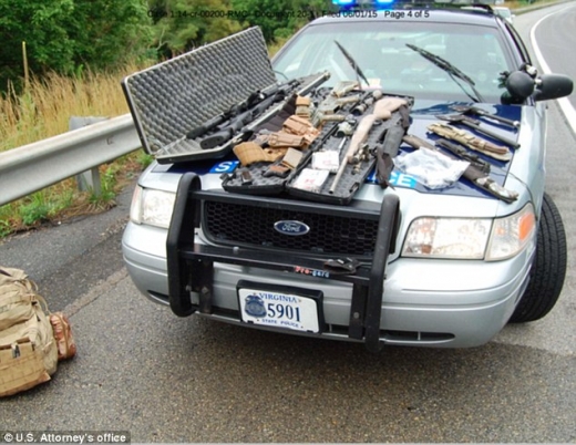 美검찰 ‘백악관 침입男’ 소유 ‘분대급 무기’ 공개