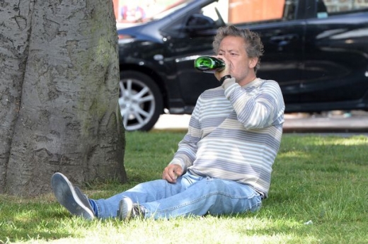 조강지처 버리고 노숙자 된 英축구스타의 추락