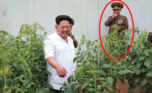 ﻿﻿이런모습 처음… ‘역대급 환한미소’ 짓는 김정은과 수행원들