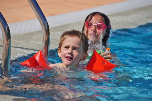 염소 소독약 수영장이 건강에 미치는 영향
