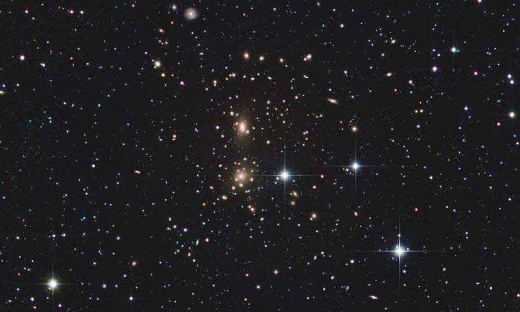 [우주를 보다] 죽은 은하를 잡고 있는 ‘유령 암흑 물질’