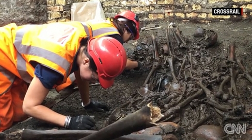 350년전 전염병 희생자들의 ‘공동 지하무덤’ 발견