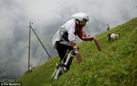 네발로 걷는 ‘양(羊)의 삶’ 선택한 남자