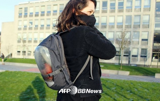 마스크도 못 믿겠다?…‘공기 정화 가방’ 등장