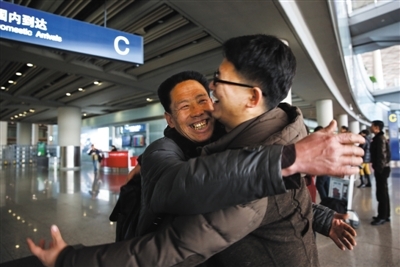 [설 풍경] 中여행사, 7년간 고향 못한 소방관에 ‘역귀성 지원’