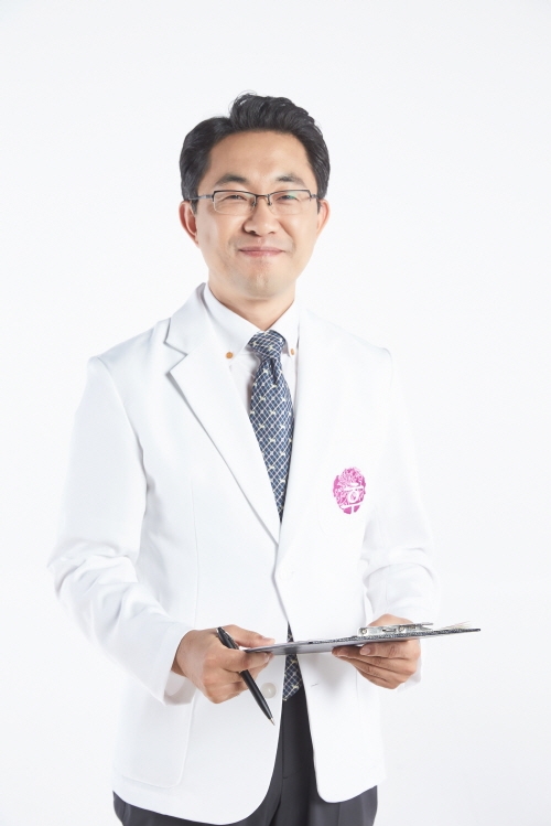 가슴, 등의 여드름은 건강이상의 시그널? 맞춤 치료법은?