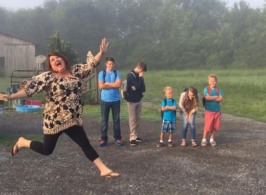 “방학 끝, 행복 시작!”…기쁜 엄마vs풀죽은 아이들 사진 화제