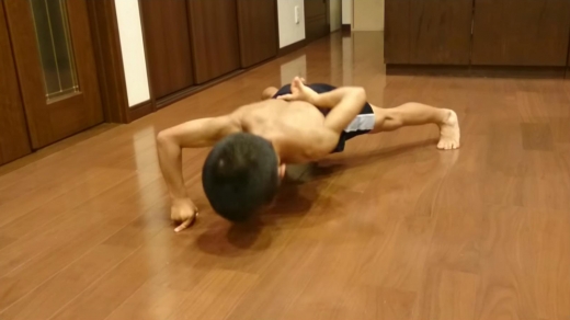 두 손가락으로 팔굽혀펴기까지…6세 무술 신동 화제