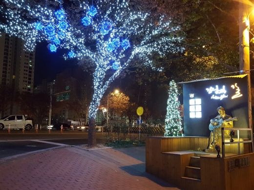 [윤기자의 콕 찍어주는 그곳] 크리스마스, 다시 그리는…대구 김광석 거리