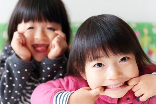 웃음은 전염되나?…미소 전염성 연구 앱 ‘포켓스마일’　