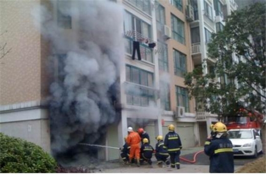 베이징 곳곳에서 ‘펑펑’ …폭죽으로 화재 72건, 102명 다쳐