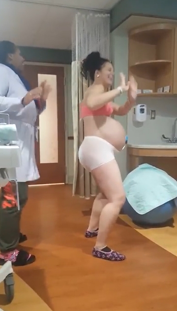 ‘배 속 아기와 함께 춤을’…분만실 임산부 댄스 영상 화제