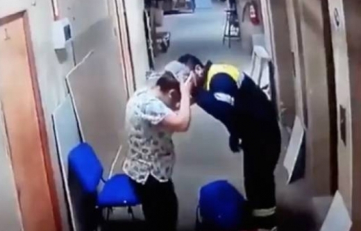 임신부 배 발로 찬 상사…칠레 분개시킨 직장폭력