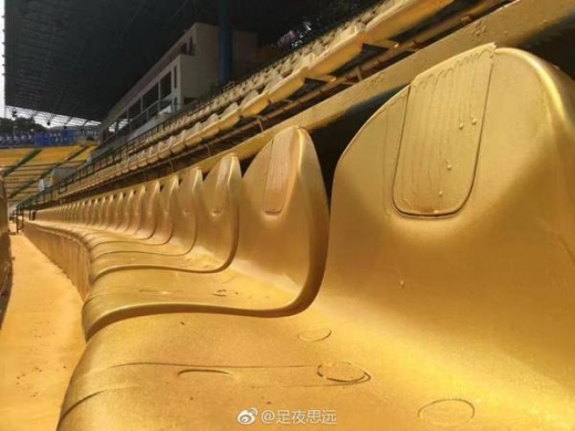 홈구장 ‘황금색’ 도배한 뒤 승승장구하는 中 축구팀