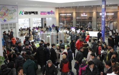 ‘한강신도시 구래역 예미지’ 견본주택에 많은 인파 몰려