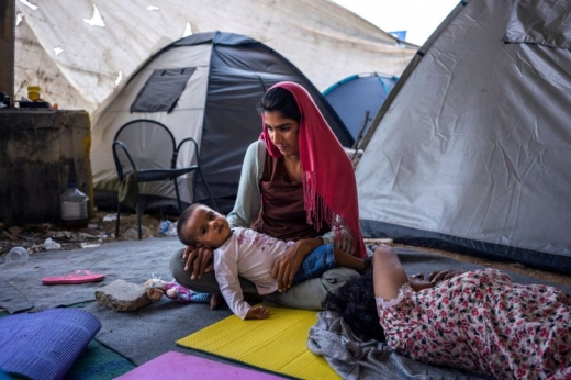 “여성 난민들, 성폭력 피하려 ‘기저귀’ 착용한다”