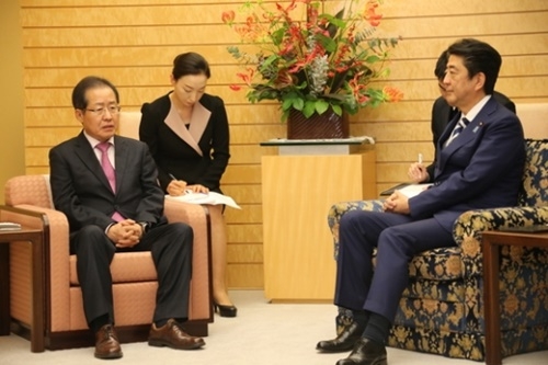 중국 눈에 비친 日 아베의 ‘의자 외교’